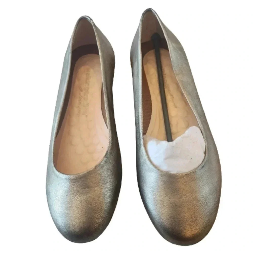 NWT Walking Cradles burnished metallic rounded toe flats Size 6WW